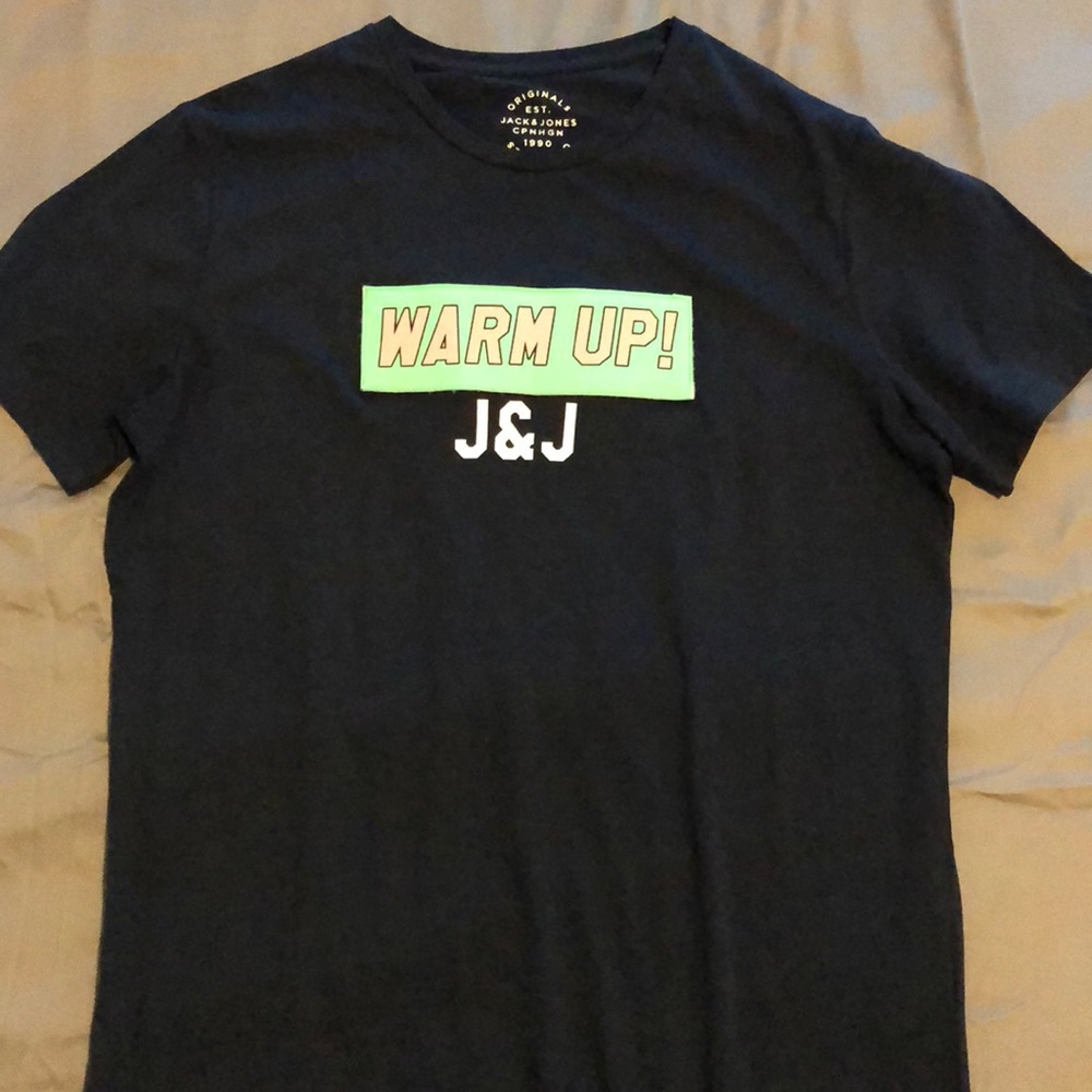 Tee shirt. Navy blue